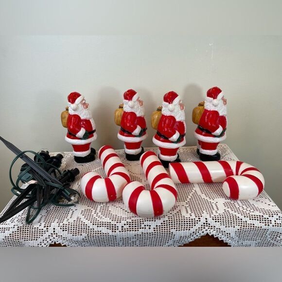 Set of 7 || Vintage DYNAGOOD lighted garden stakes Santa Clauses & Candy Canes - Picture 5 of 10
